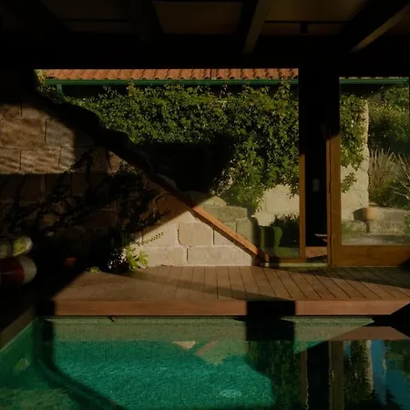 Dom wakacyjny Casa De Pias With Private Indoor Pool - Country House, Near Porto